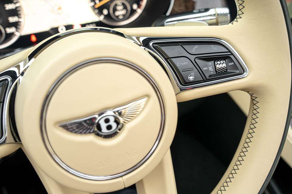 Bentley Continental GTC - Imagem 9