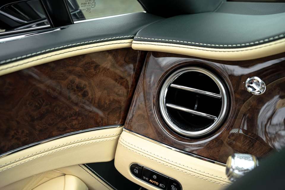 Bentley Continental GTC - Imagem 10