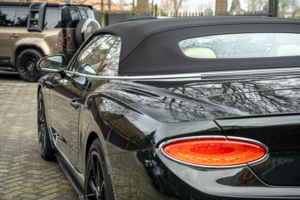 Bentley Continental GTC - Imagem 15