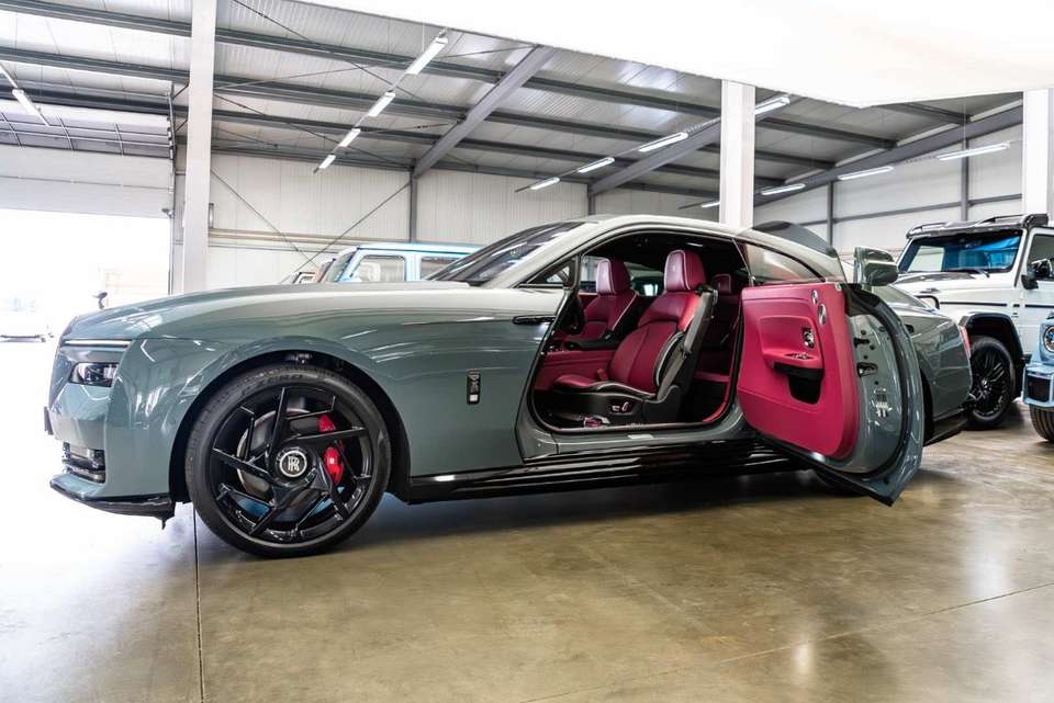 Rolls-Royce Spectre - Imagem 11