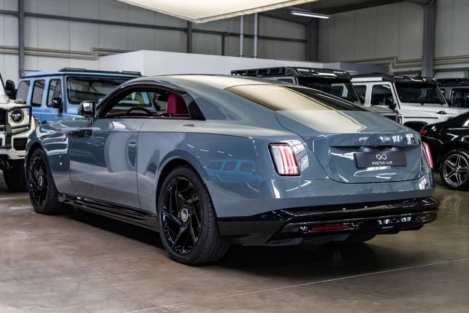 Rolls-Royce Spectre - Imagem 12