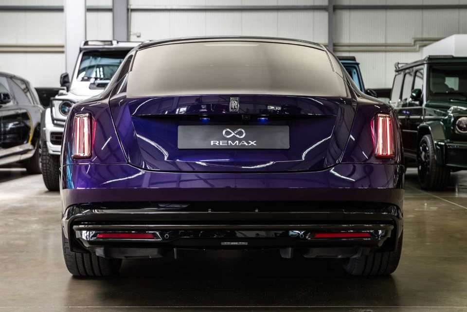 Rolls-Royce Spectre - Imagem 13