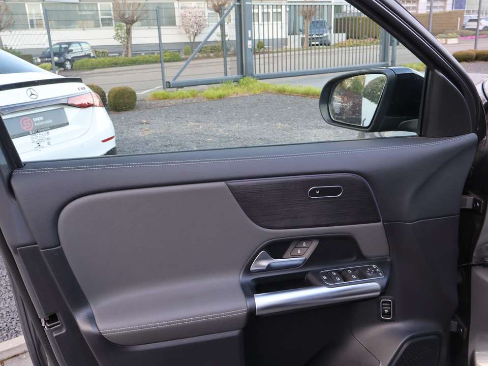 Mercedes-Benz EQA - Imagem 12