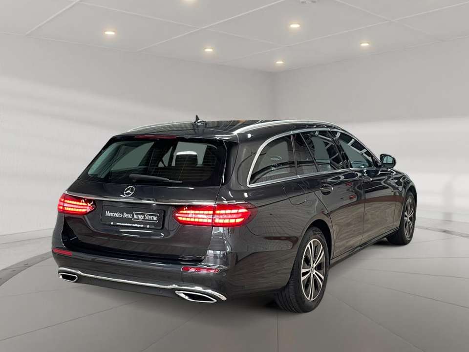 Mercedes-Benz E 220 - Imagem 3
