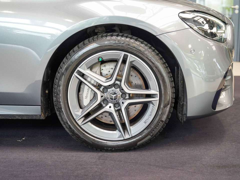 Mercedes-Benz E 300 - Imagem 2