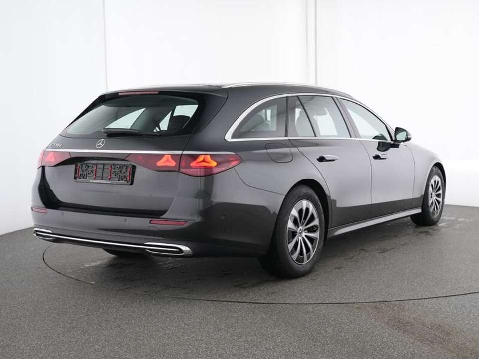 Mercedes-Benz E 220 - Imagem 2