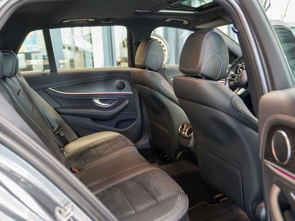Mercedes-Benz E 300 - Imagem 14
