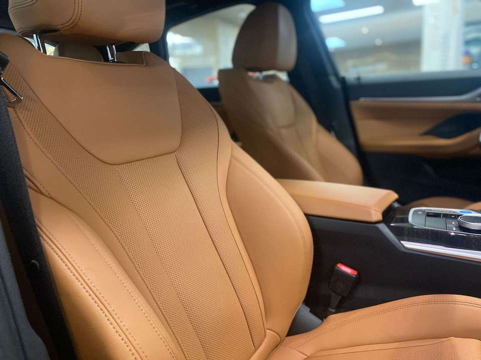 BMW i4 - Imagem 12