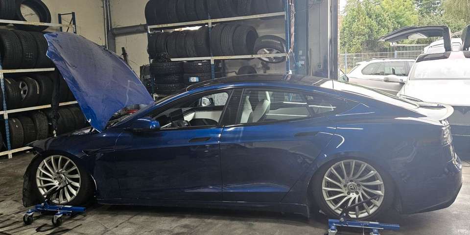 Tesla Model S - Imagem 1