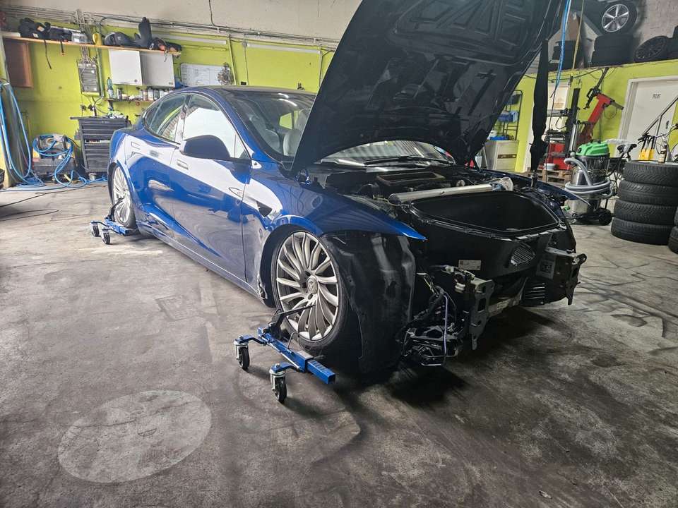 Tesla Model S - Imagem 2