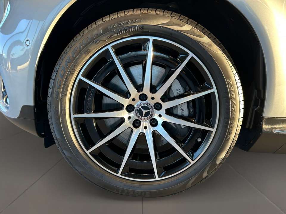 Mercedes-Benz EQC 400 - Imagem 9