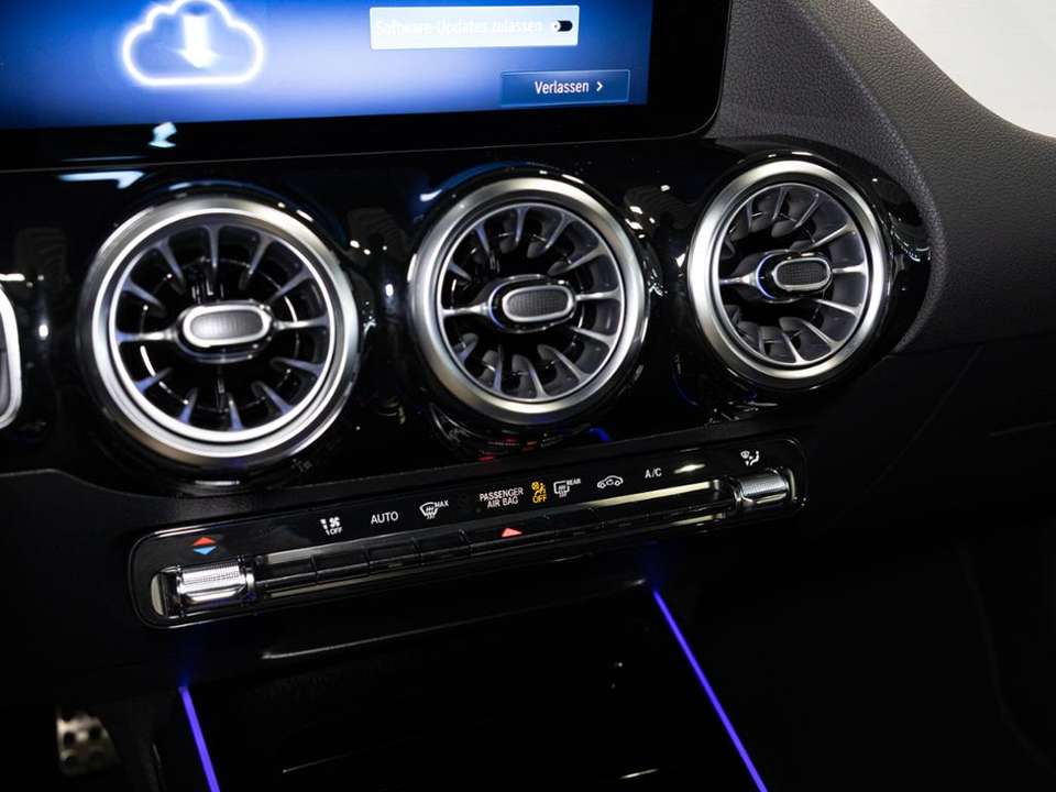 Mercedes-Benz GLA 200 - Imagem 13