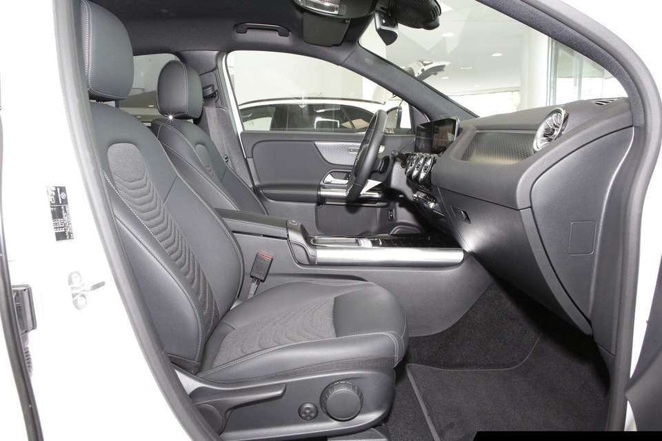 Mercedes-Benz EQA 250 - Imagem 6