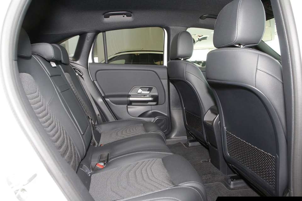 Mercedes-Benz EQA 250 - Imagem 9