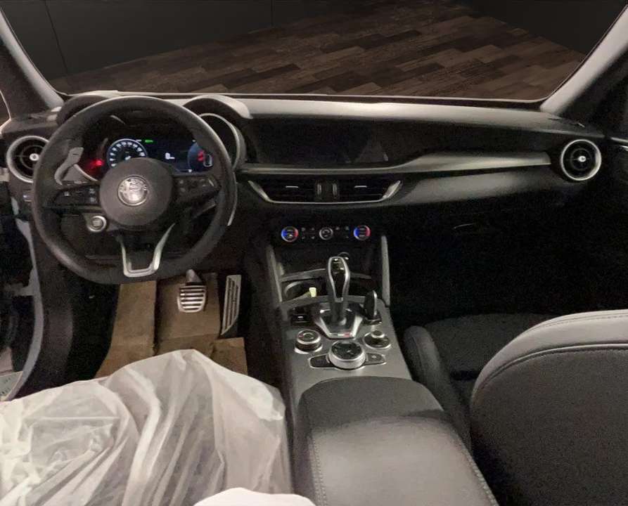 Alfa Romeo Stelvio - Imagem 12