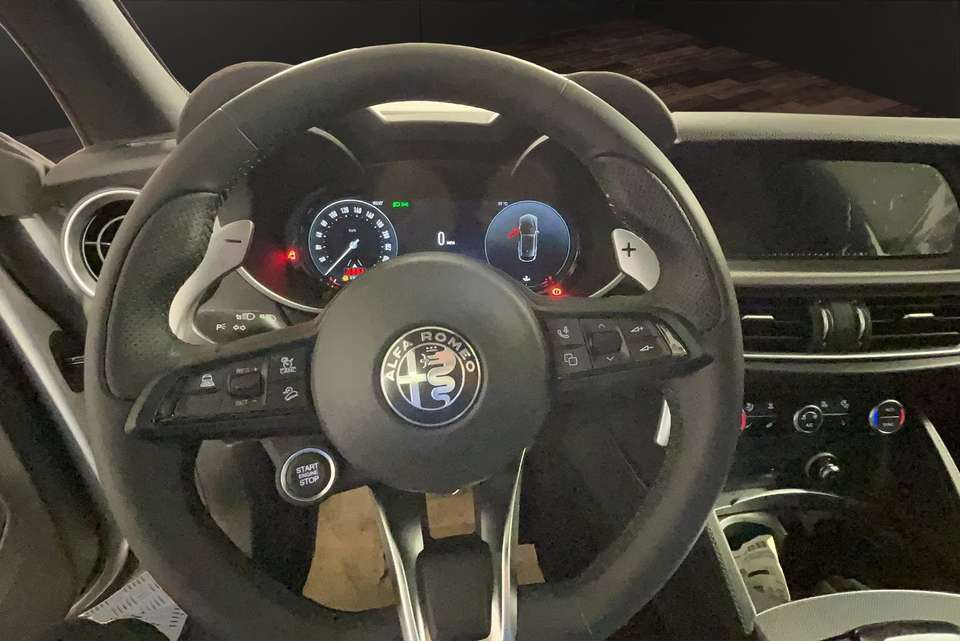 Alfa Romeo Stelvio - Imagem 13