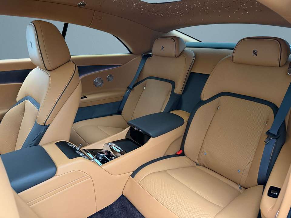Rolls-Royce Spectre - Imagem 16