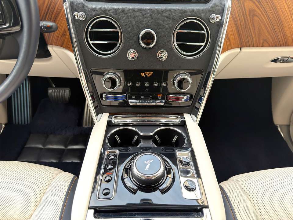 Rolls-Royce Cullinan - Imagem 16