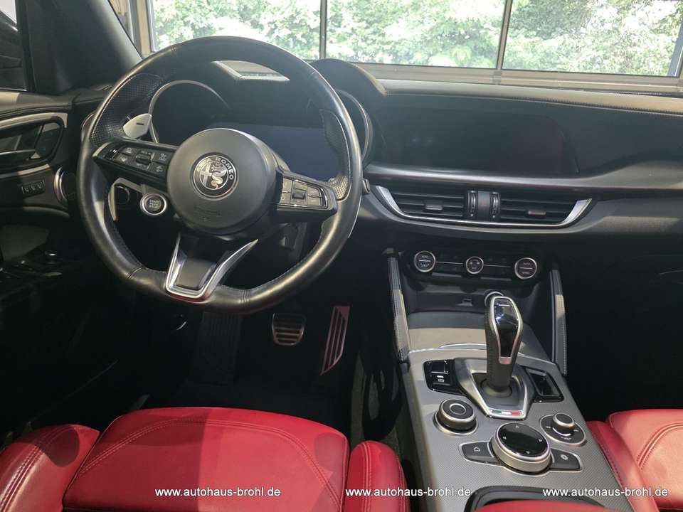 Alfa Romeo Stelvio - Imagem 7