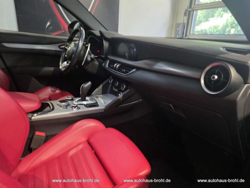 Alfa Romeo Stelvio - Imagem 8