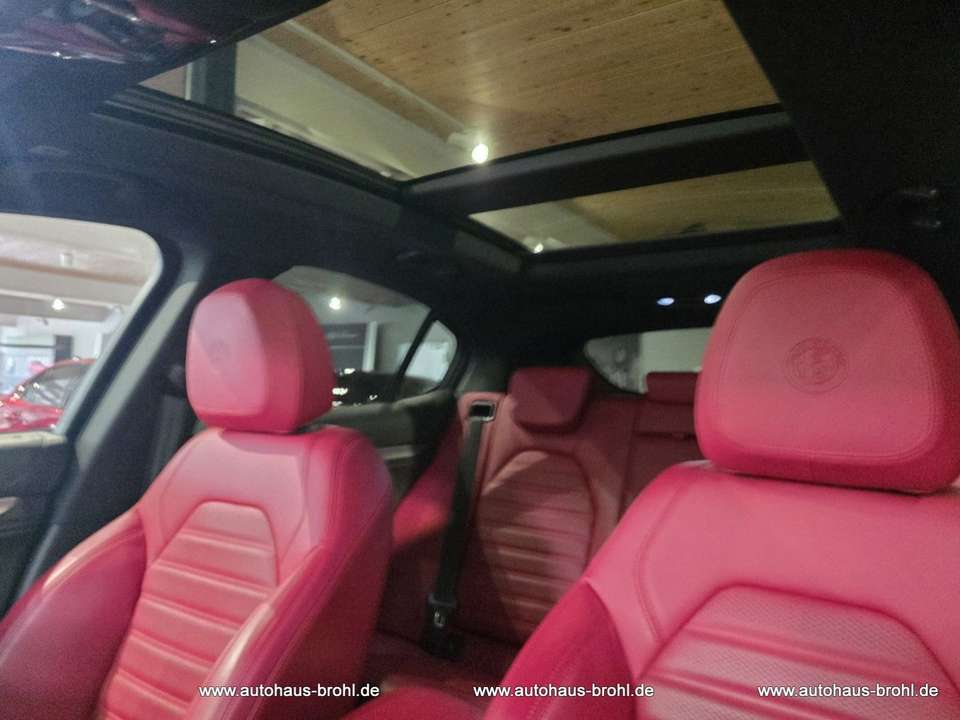 Alfa Romeo Stelvio - Imagem 12