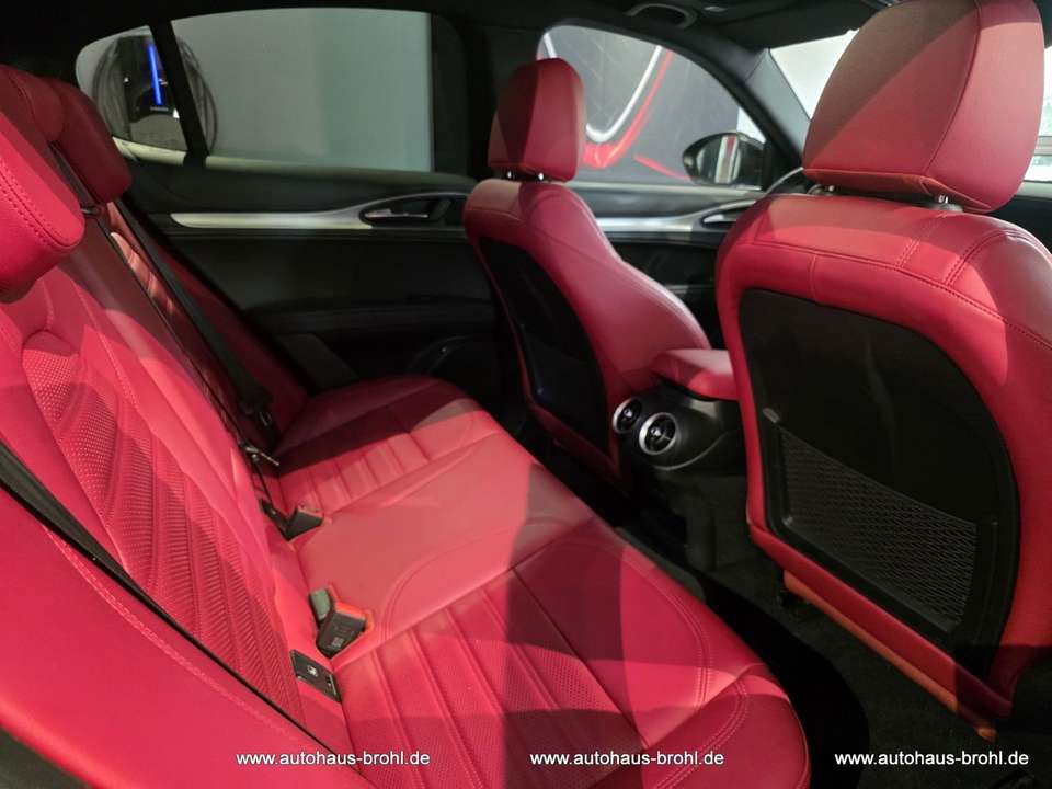 Alfa Romeo Stelvio - Imagem 14