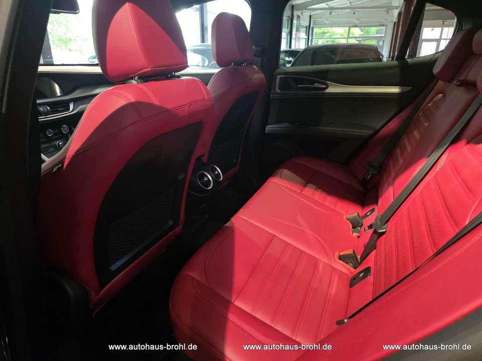 Alfa Romeo Stelvio - Imagem 15