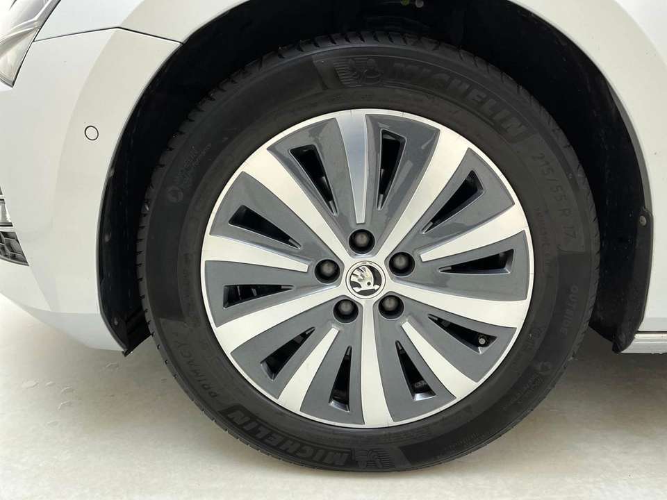 Skoda Superb - Imagem 12