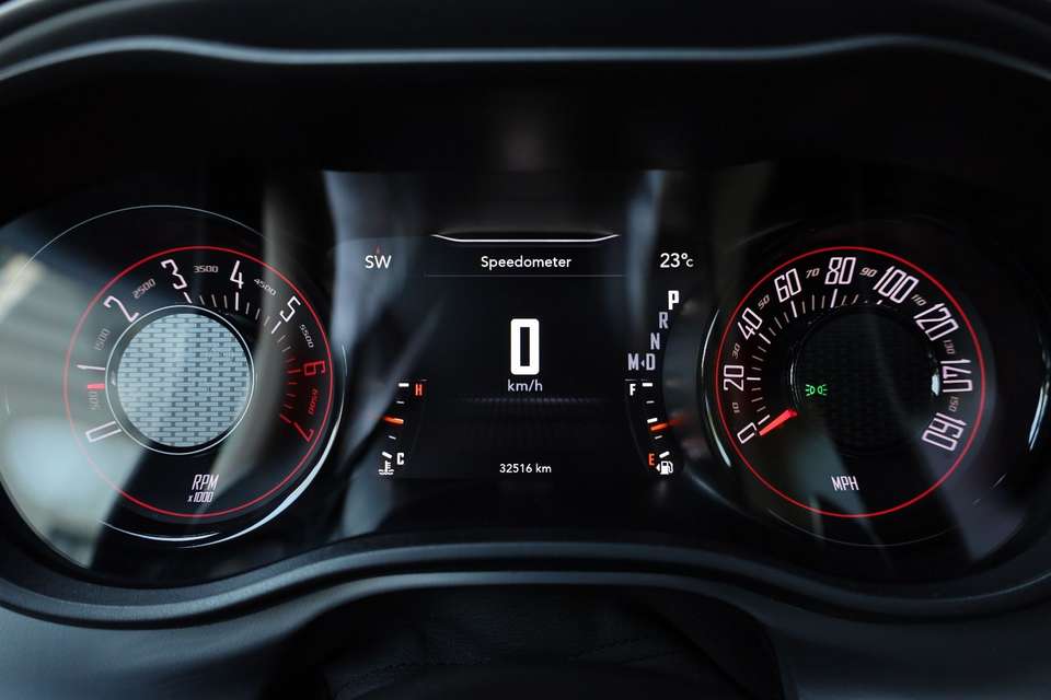 Dodge Challenger - Imagem 13