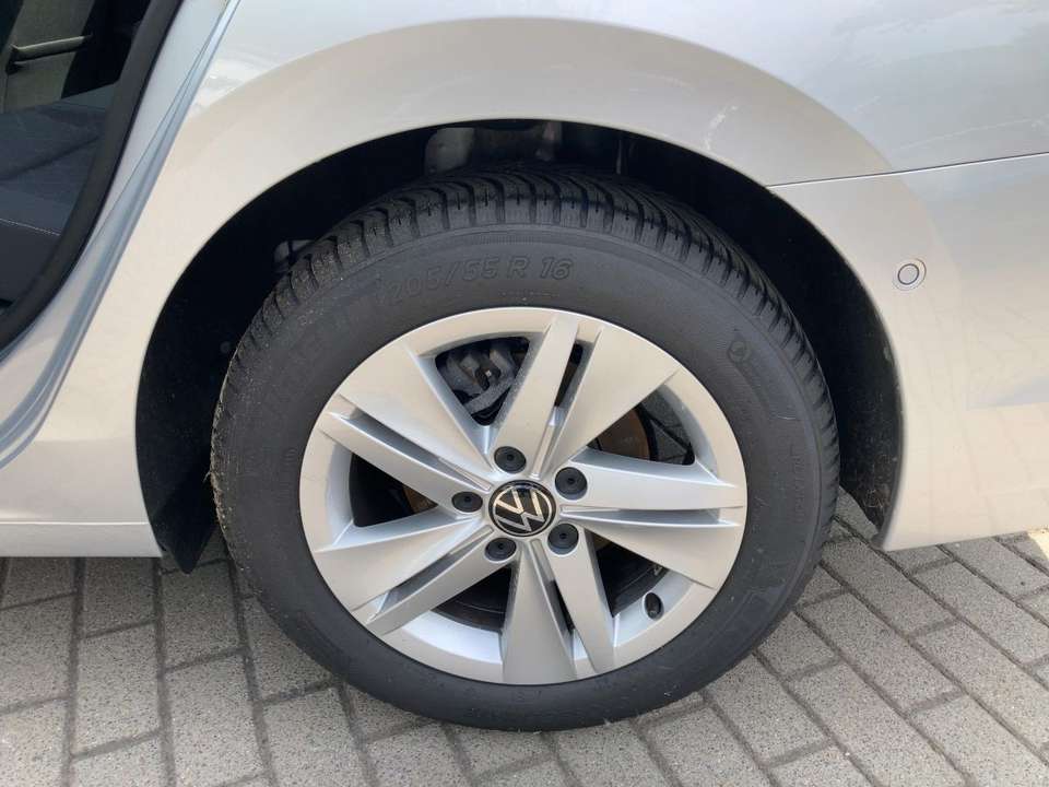 Volkswagen Golf Variant - Imagem 12