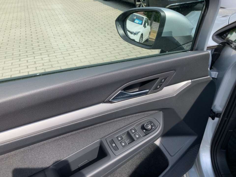 Volkswagen Golf Variant - Imagem 13