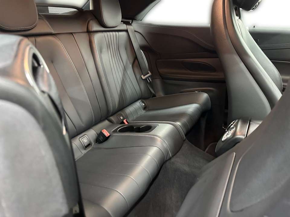 Mercedes-Benz E 200 - Imagem 12