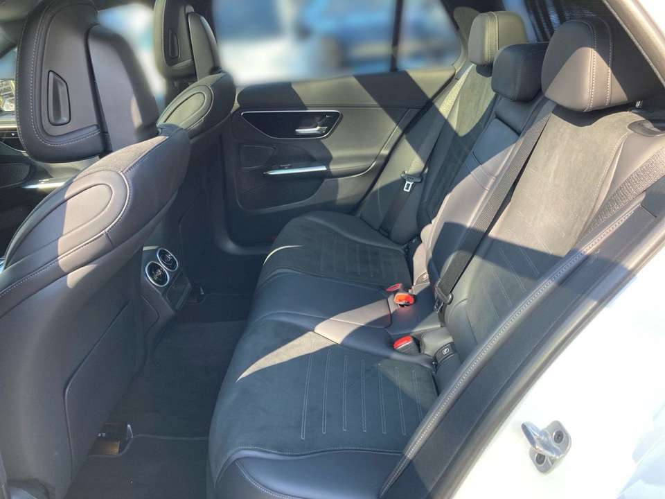 Mercedes-Benz C 300 - Imagem 13