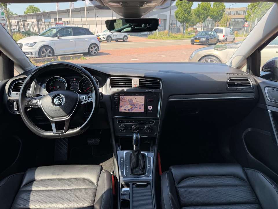 Volkswagen e-Golf - Imagem 2
