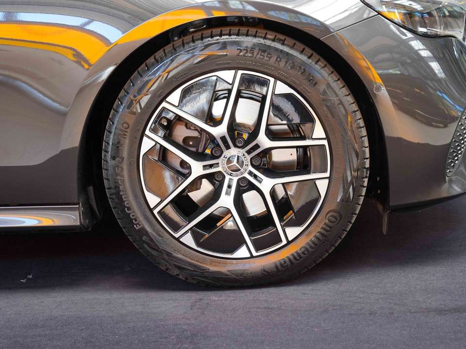 Mercedes-Benz E 220 - Imagem 2