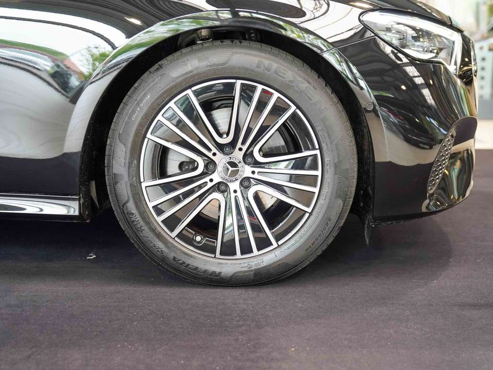 Mercedes-Benz E 200 - Imagem 2