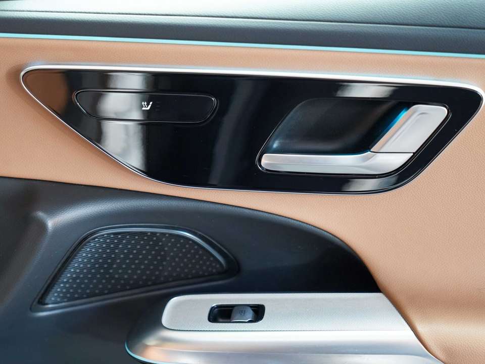 Mercedes-Benz E 220 - Imagem 11