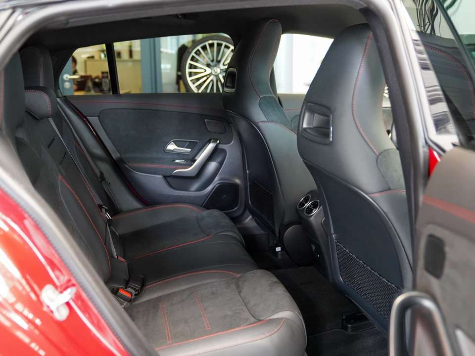 Mercedes-Benz CLA 250 - Imagem 13