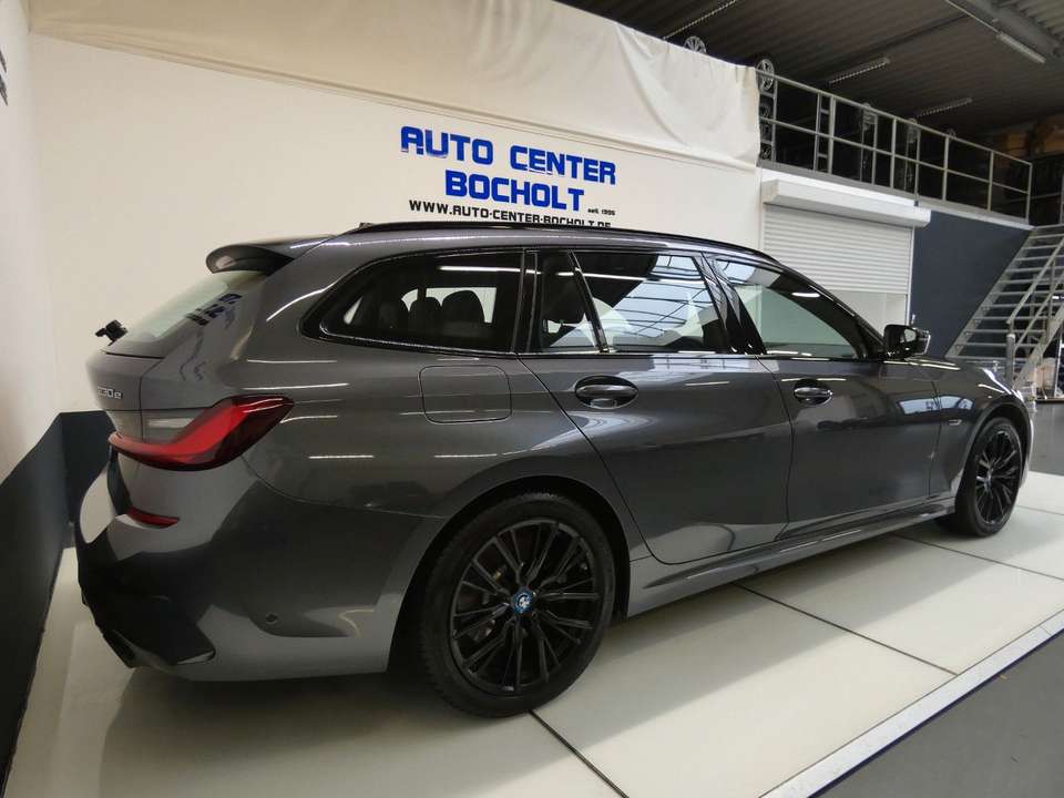BMW 330 - Imagem 10