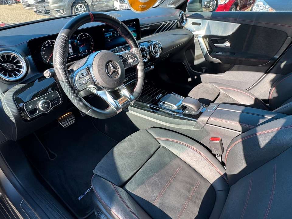 Mercedes-Benz CLA 45 AMG - Imagem 11