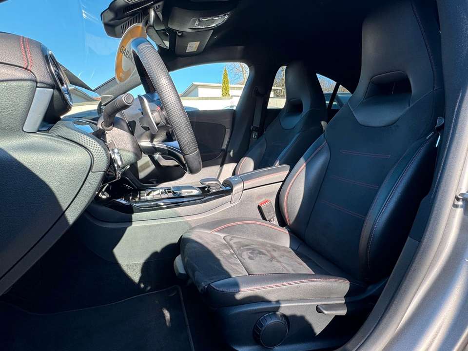 Mercedes-Benz CLA 45 AMG - Imagem 12