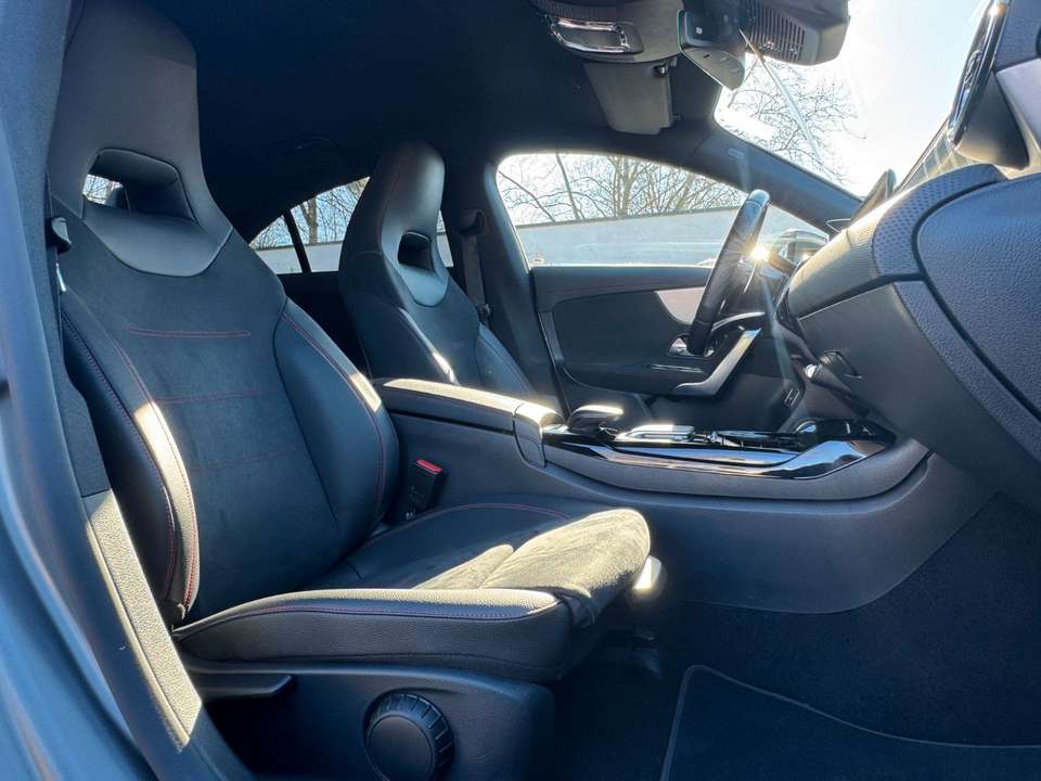 Mercedes-Benz CLA 45 AMG - Imagem 14