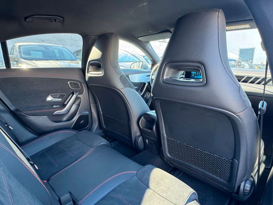 Mercedes-Benz CLA 45 AMG - Imagem 15