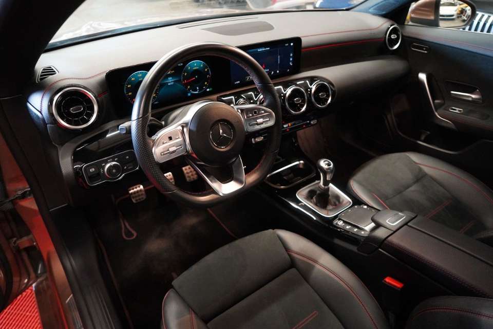 Mercedes-Benz CLA 180 - Imagem 13