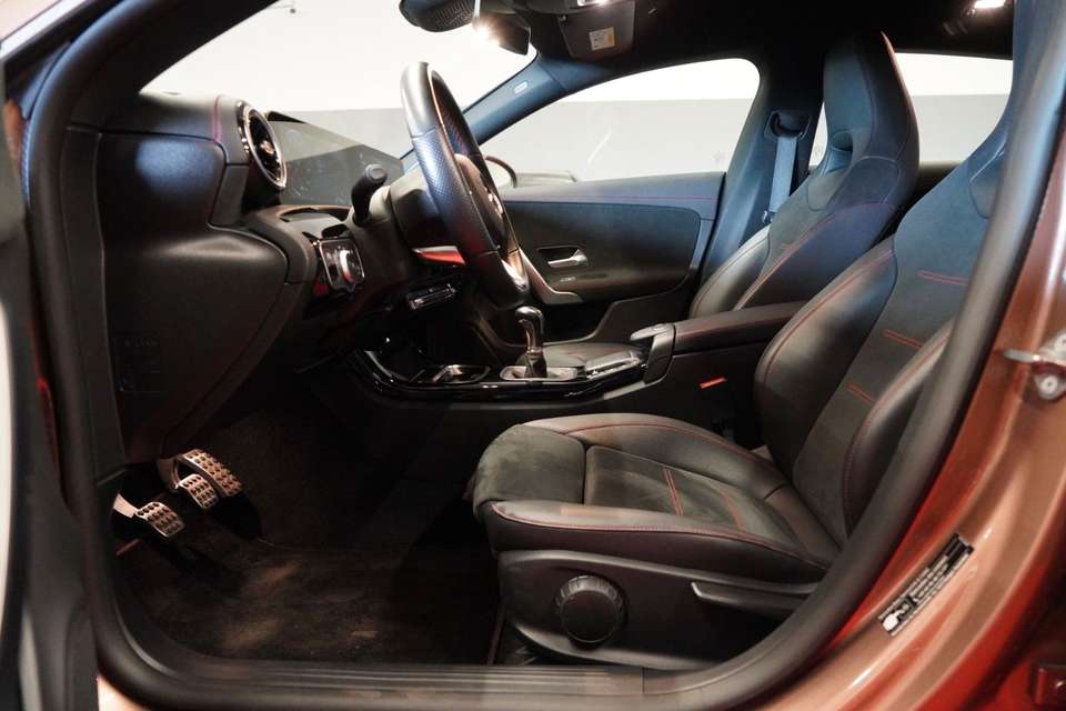 Mercedes-Benz CLA 180 - Imagem 14