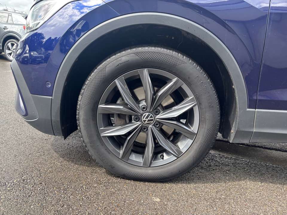 Volkswagen Tiguan Allspace - Imagem 17
