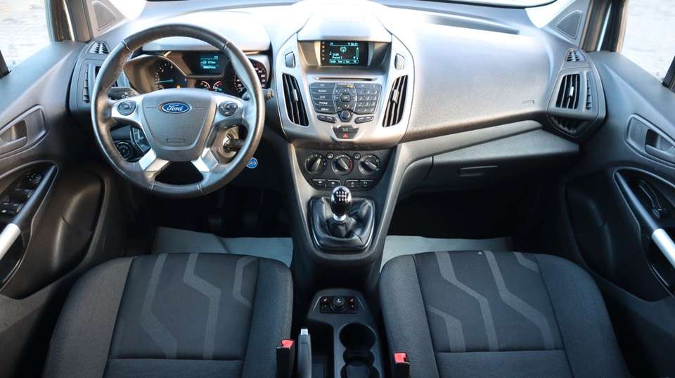 Ford Grand Tourneo - Imagem 10