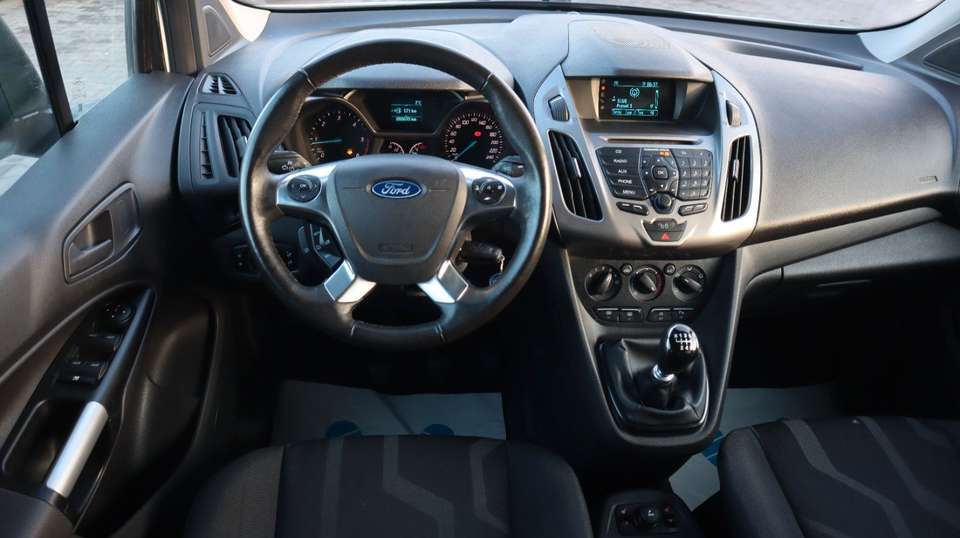Ford Grand Tourneo - Imagem 11