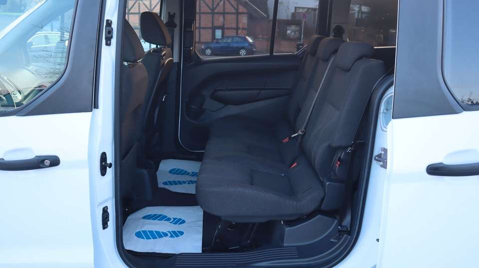 Ford Grand Tourneo - Imagem 13