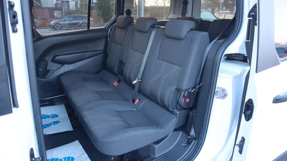 Ford Grand Tourneo - Imagem 14